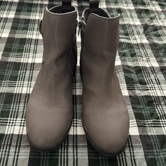 Gray Boots - Picture 3 of 7